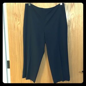 ST. JOHN navy blue flat front crop pants.